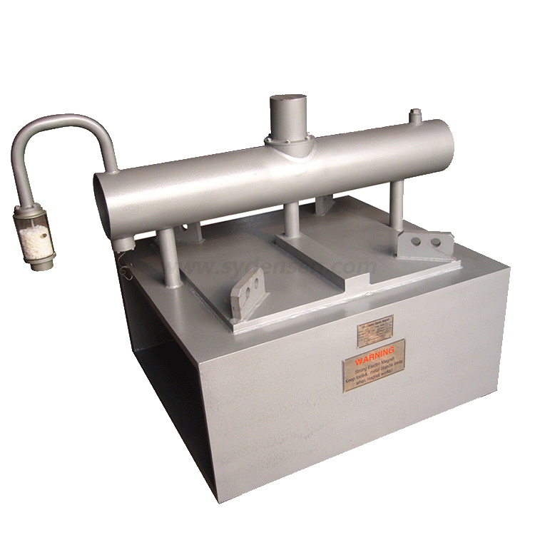 セメント産業で使用される鉄を除去するためのオイル冷却オーバーバンド磁気分離器および電磁分離器メーカー