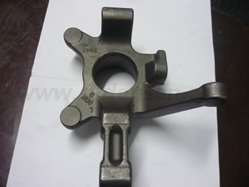 Densen Customized Auto Forged ステンレススチール 40Cr ステアリングナックル 